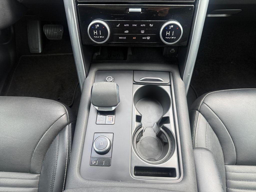 used 2024 Land Rover Discovery car, priced at $37,855