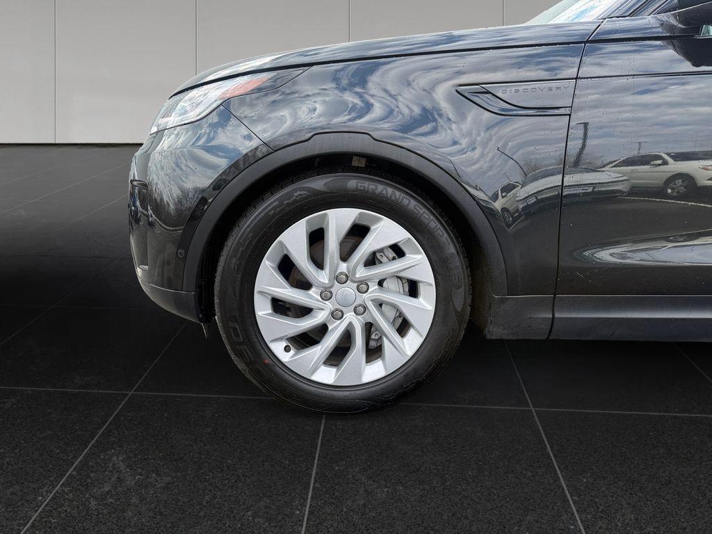 used 2024 Land Rover Discovery car, priced at $37,855