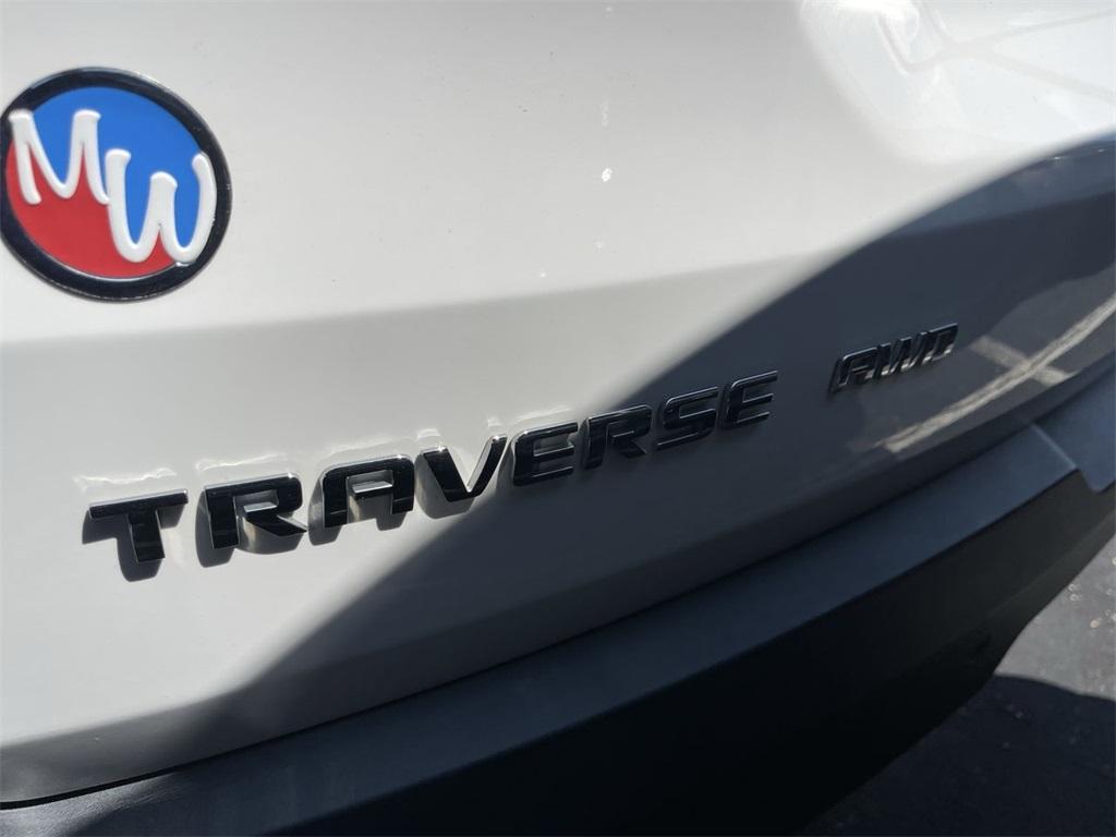 used 2022 Chevrolet Traverse car, priced at $23,990
