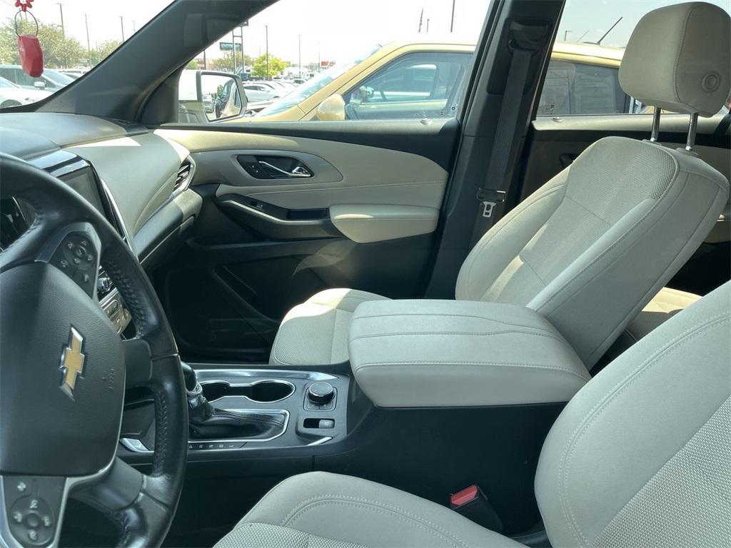 used 2022 Chevrolet Traverse car, priced at $23,990