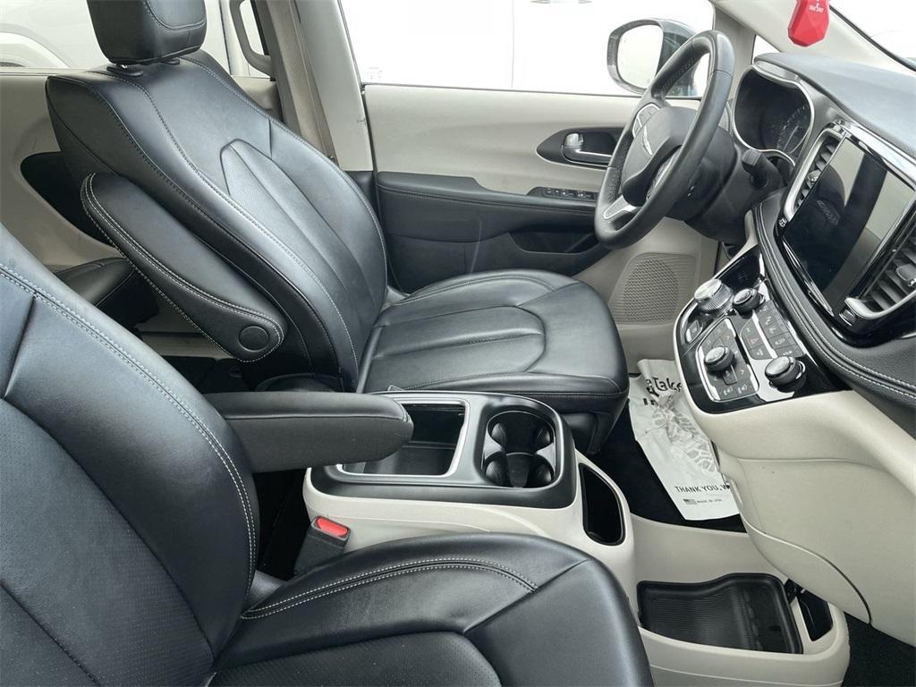 used 2024 Chrysler Pacifica car, priced at $27,690