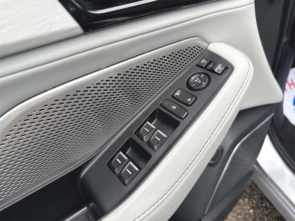 used 2023 Acura MDX car, priced at $41,490