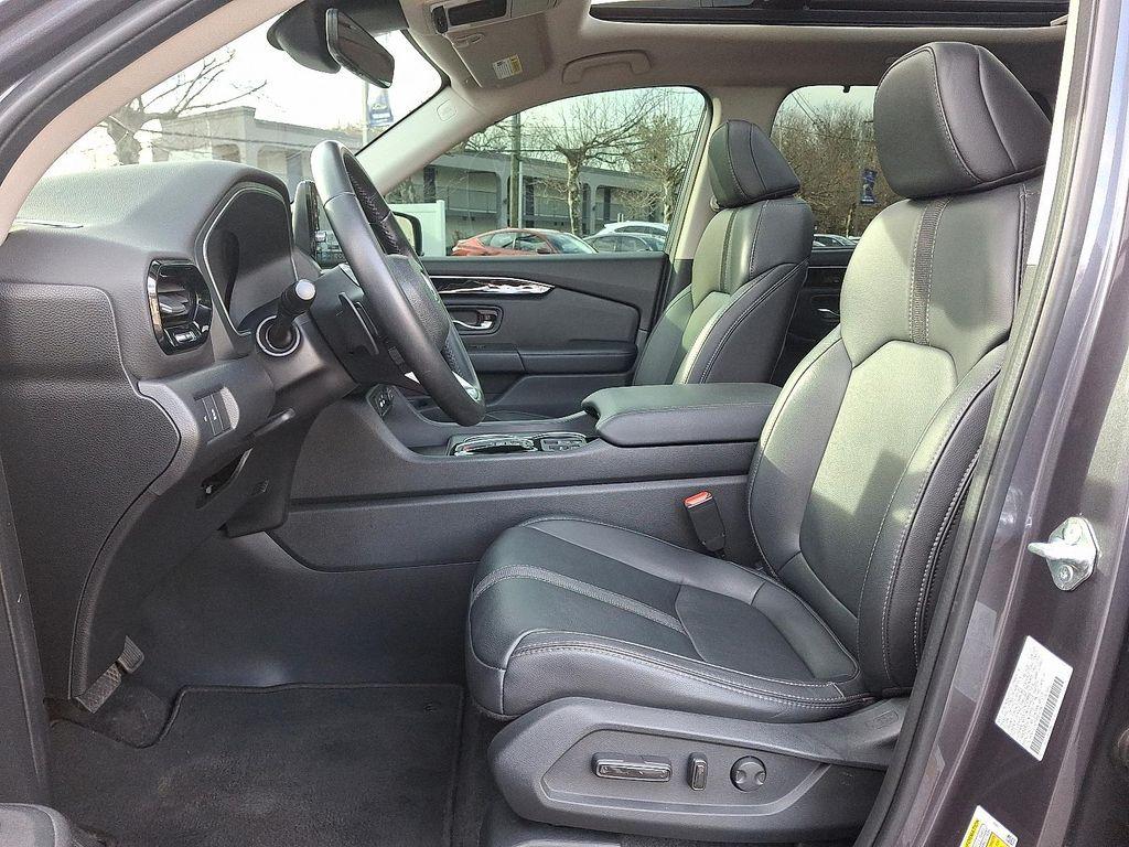 used 2023 Honda Pilot car, priced at $37,995