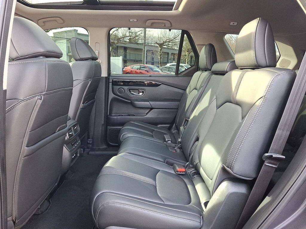 used 2023 Honda Pilot car, priced at $37,995