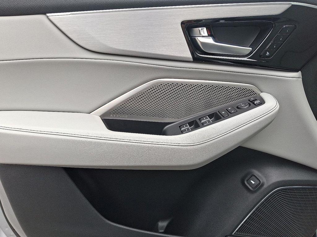 used 2023 Acura MDX car, priced at $41,995