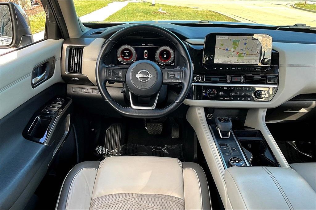 2022 Gun Metallic Nissan Pathfinder