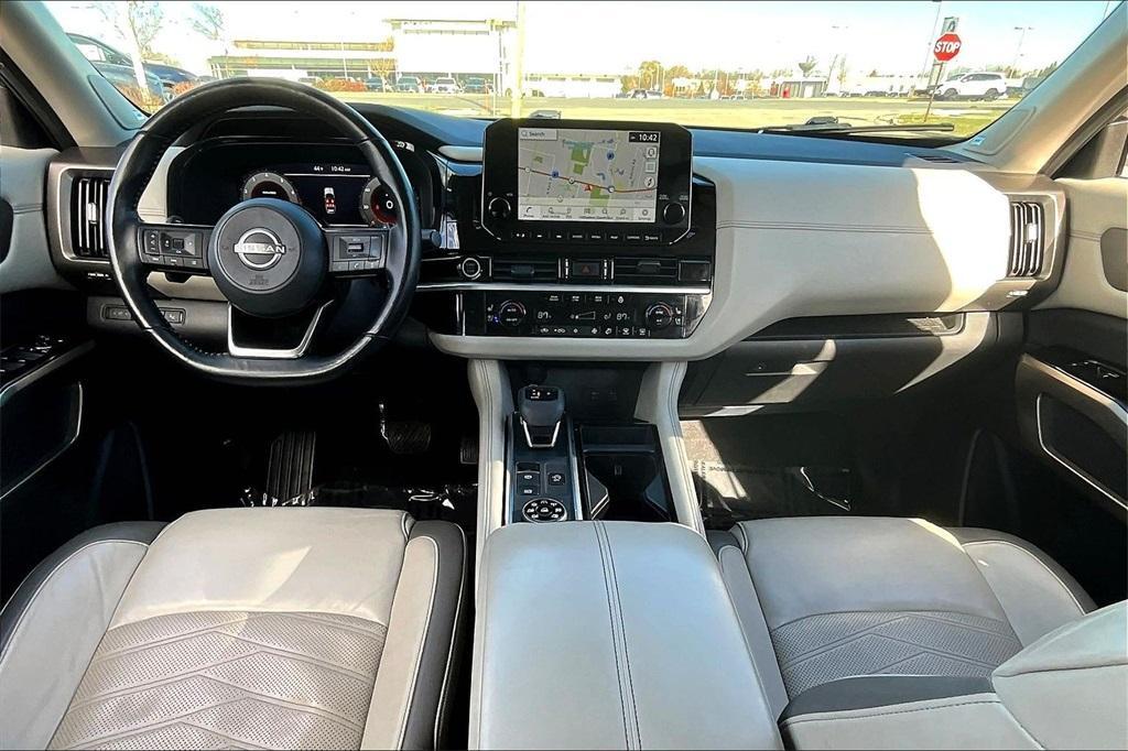 2022 Gun Metallic Nissan Pathfinder