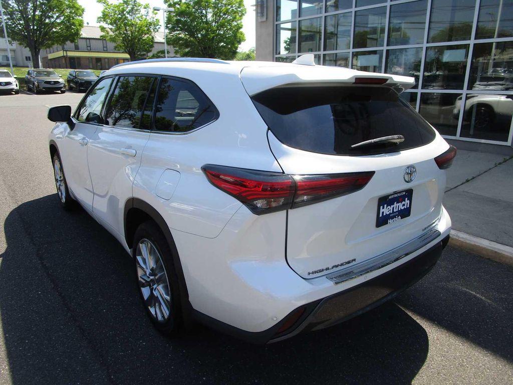 used 2021 Toyota Highlander car, priced at $28,797