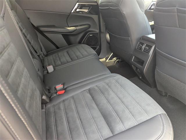 new 2025 Mitsubishi Outlander car, priced at $42,285