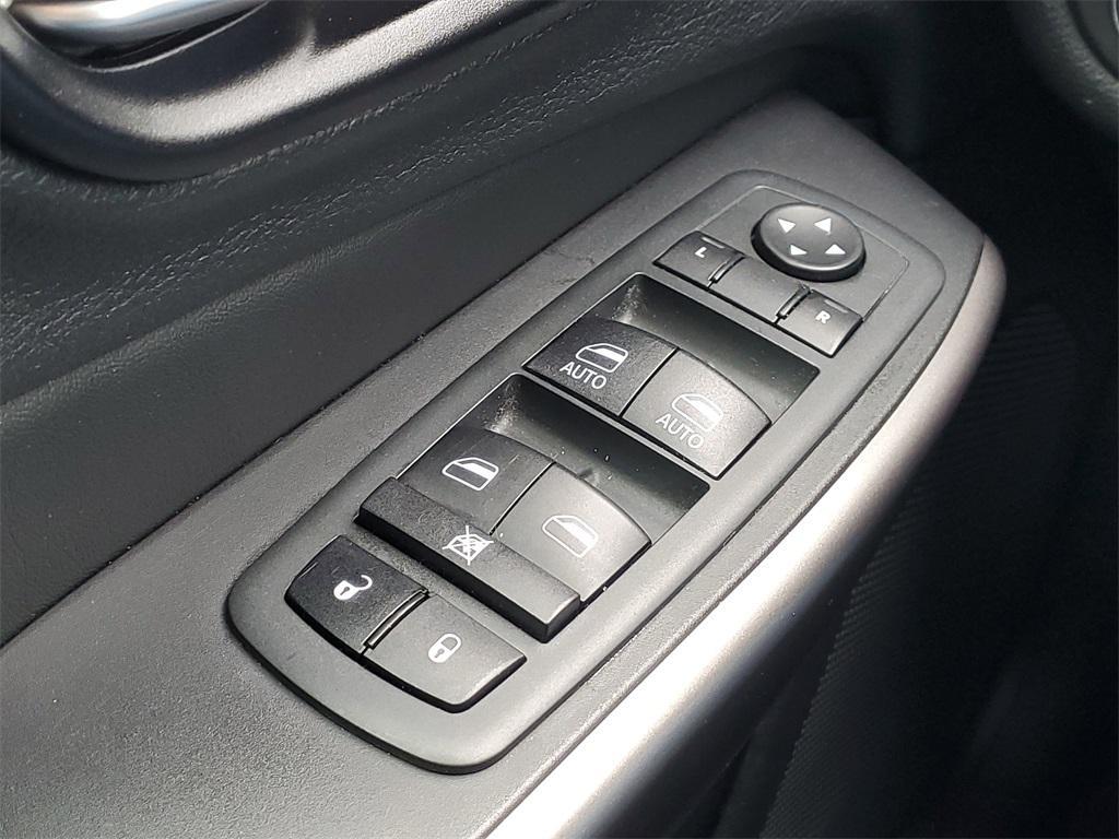 used 2020 Jeep Cherokee car, priced at $15,995