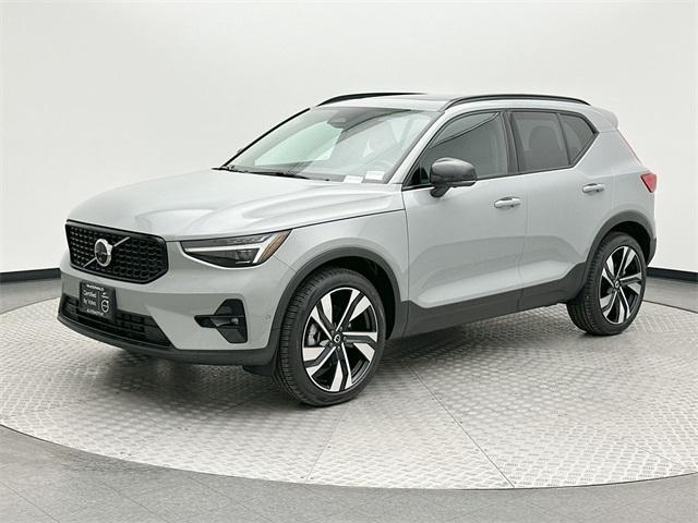 new 2025 Volvo XC40 car, priced at $39,211