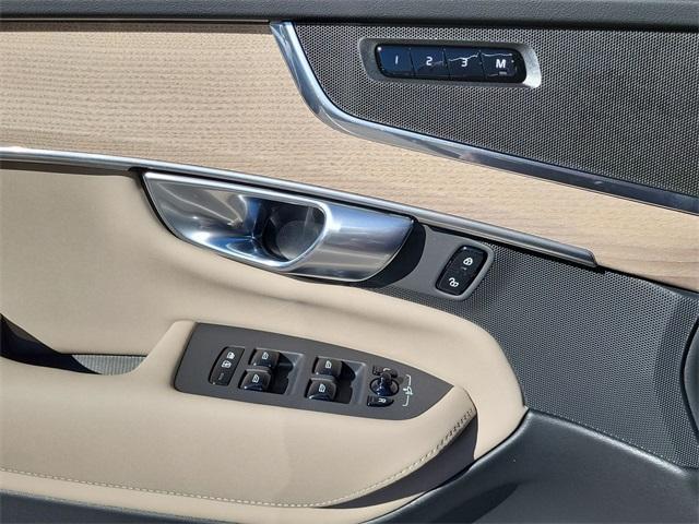 new 2025 Volvo EX90 car, priced at $86,349