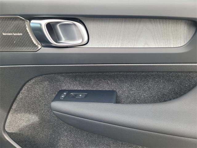 new 2026 Volvo XC40 car