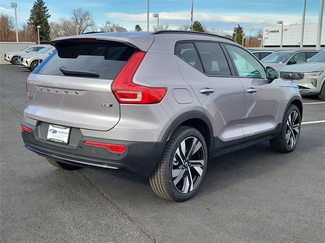 new 2026 Volvo XC40 car