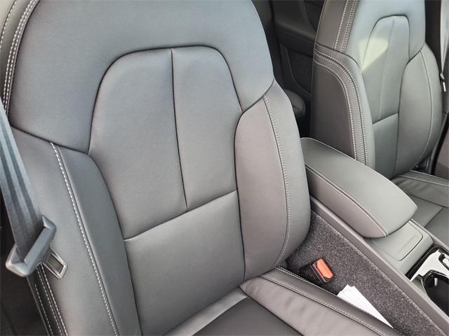 new 2026 Volvo XC40 car