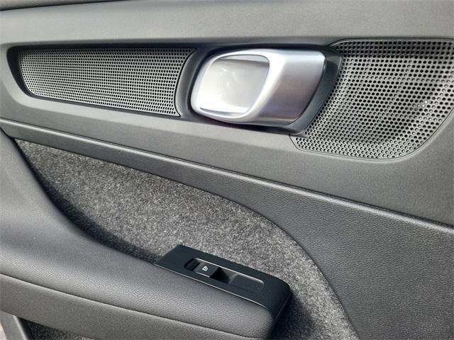 new 2026 Volvo XC40 car