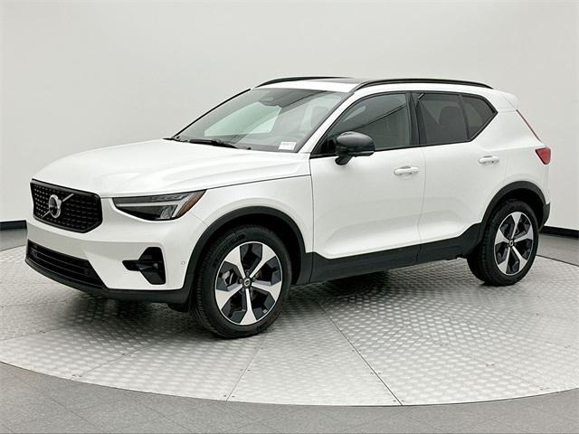 used 2025 Volvo XC40 car, priced at $31,559