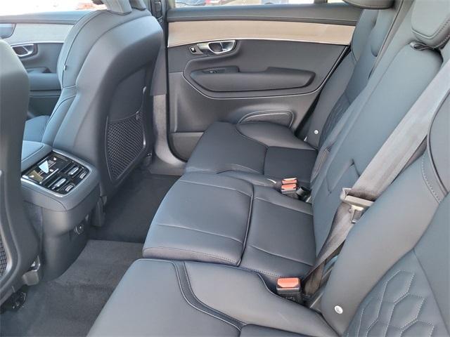 new 2025 Volvo XC90 car, priced at $55,559