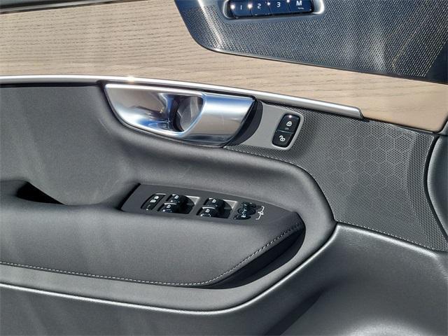new 2025 Volvo XC90 car, priced at $55,559