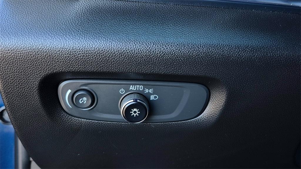 used 2023 Chevrolet Traverse car, priced at $25,999