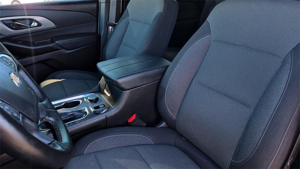 used 2023 Chevrolet Traverse car, priced at $25,999