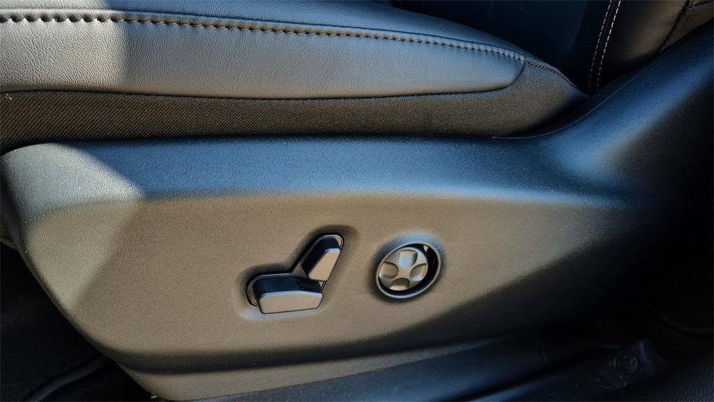 new 2026 Chrysler Pacifica car, priced at $41,882