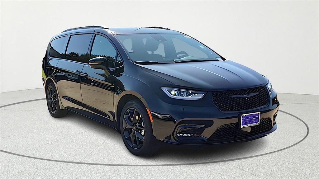new 2026 Chrysler Pacifica car, priced at $41,882