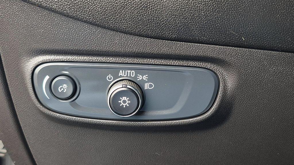 used 2024 Chevrolet Equinox car, priced at $18,995