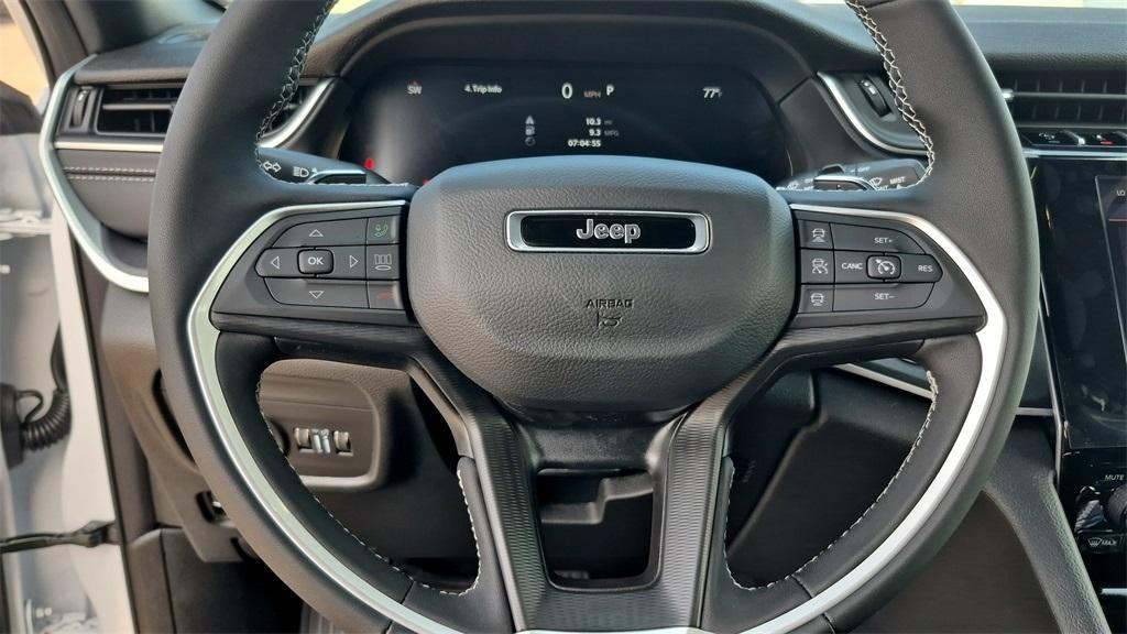 new 2026 Jeep Grand Cherokee car, priced at $39,900