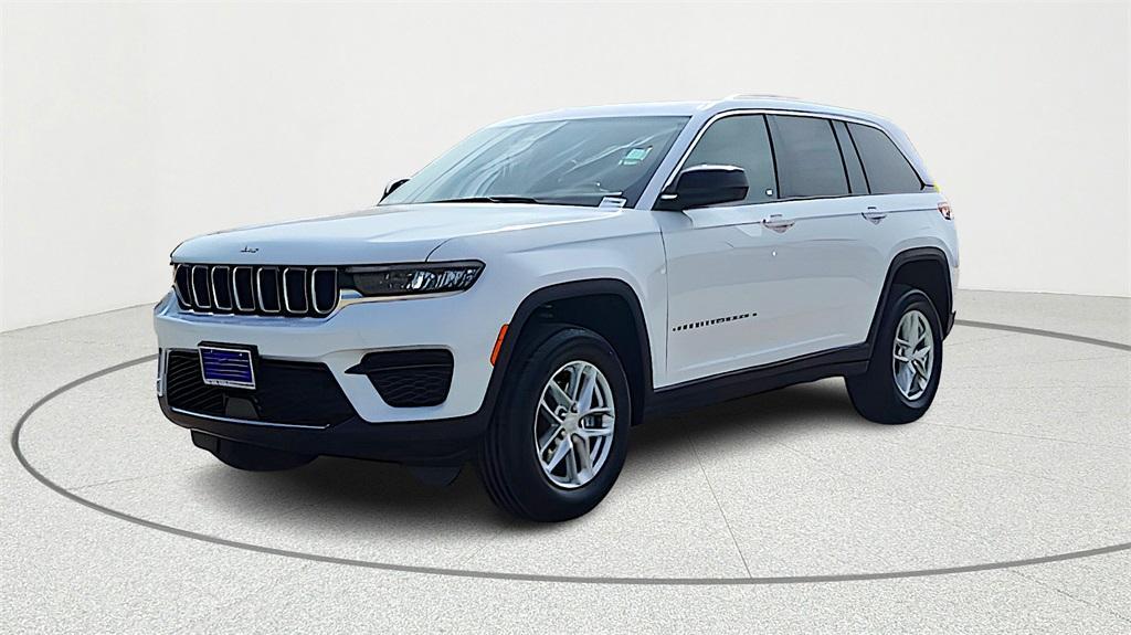 new 2026 Jeep Grand Cherokee car, priced at $39,900