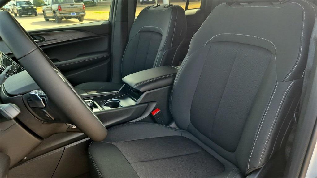 new 2026 Jeep Grand Cherokee car, priced at $39,900