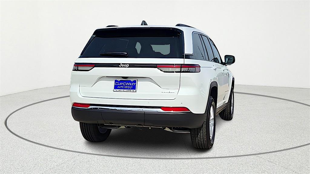 new 2026 Jeep Grand Cherokee car, priced at $39,900