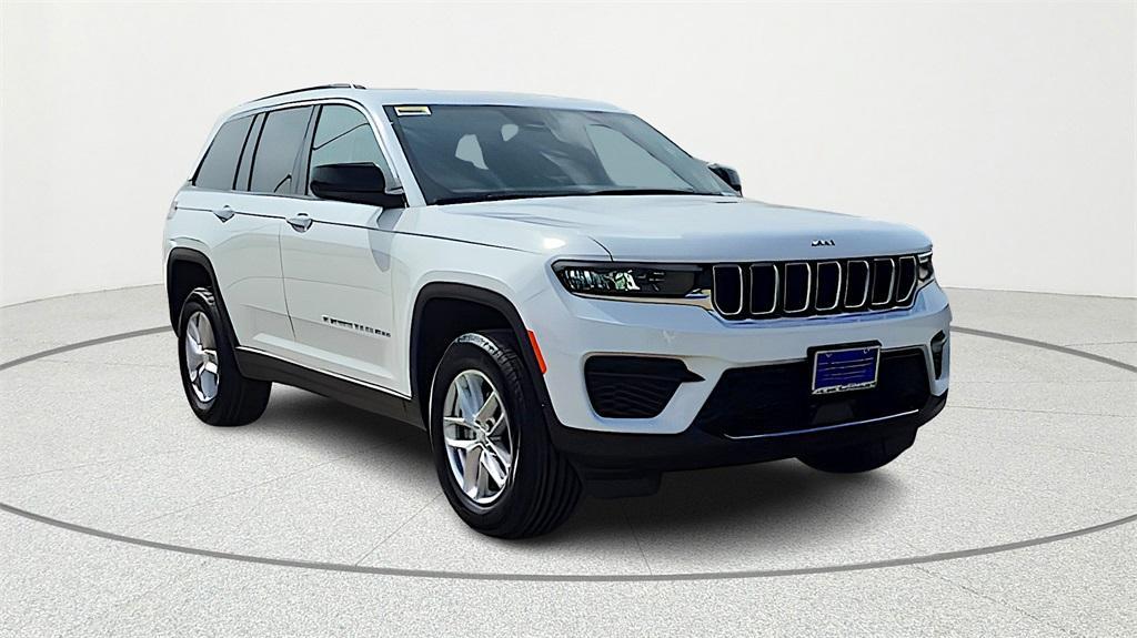 new 2026 Jeep Grand Cherokee car, priced at $39,900