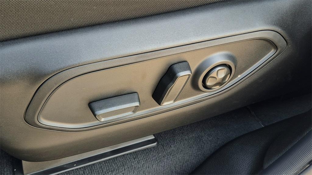 new 2026 Jeep Grand Cherokee car, priced at $39,900