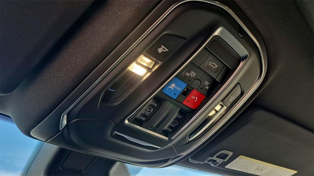 new 2026 Jeep Grand Cherokee car, priced at $39,900