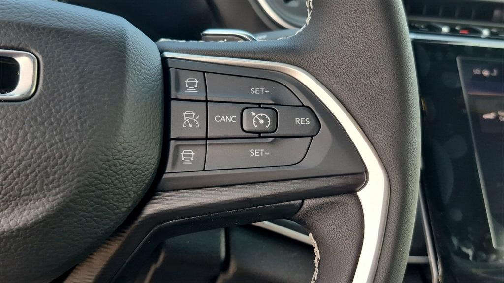 new 2026 Jeep Grand Cherokee car, priced at $39,900