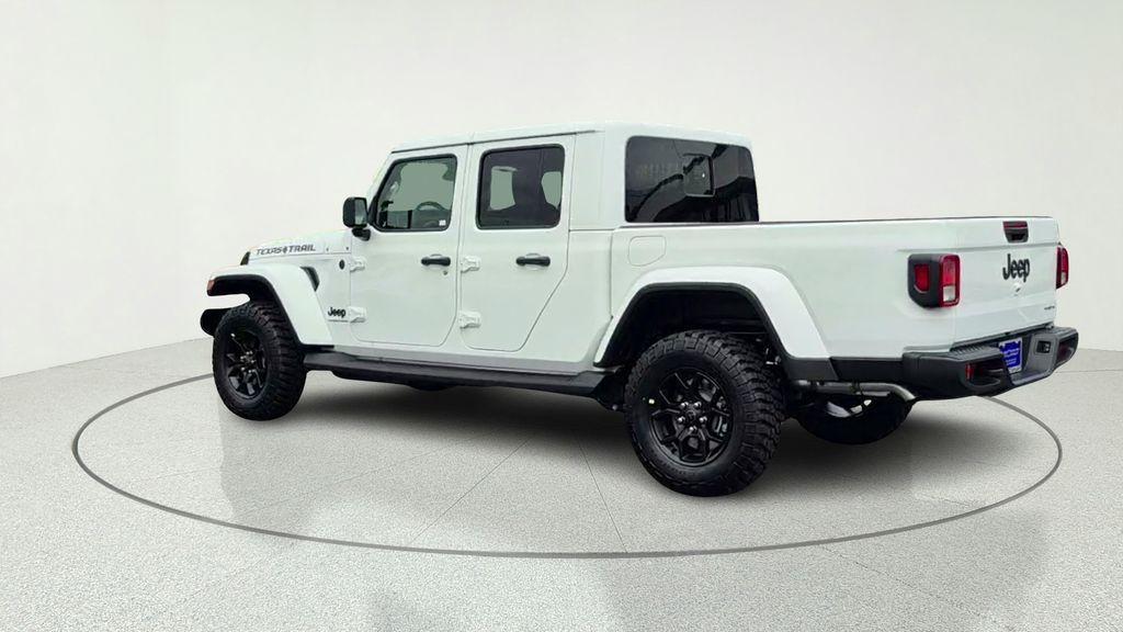new 2026 Jeep Gladiator car, priced at $43,077
