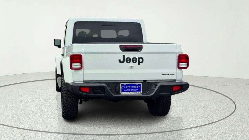 new 2026 Jeep Gladiator car, priced at $43,077
