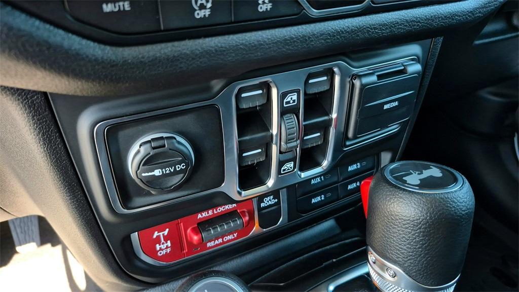 new 2025 Jeep Wrangler car, priced at $44,708