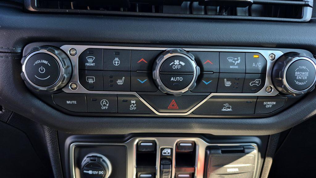 new 2025 Jeep Gladiator car, priced at $42,737