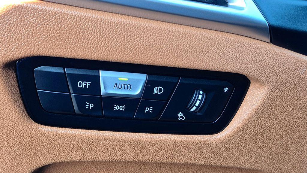 BMW 3 Series view 16
