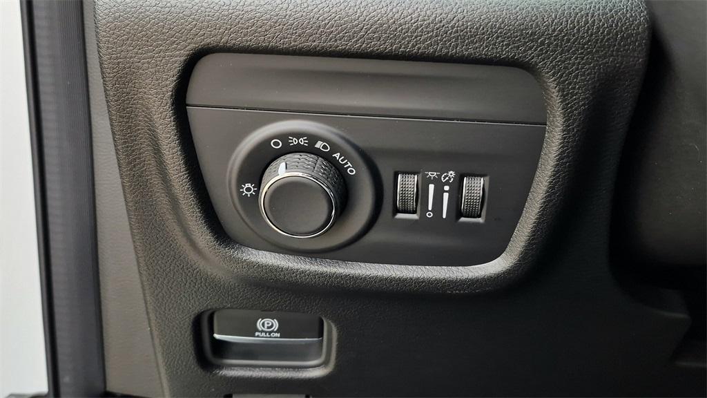 new 2025 Jeep Grand Cherokee L car, priced at $40,881