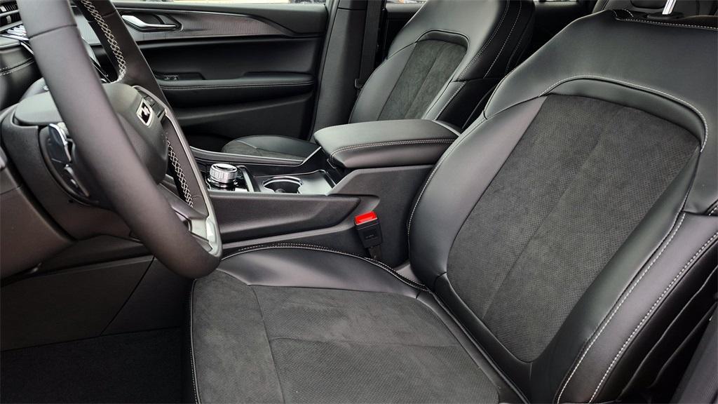 new 2025 Jeep Grand Cherokee L car, priced at $40,881