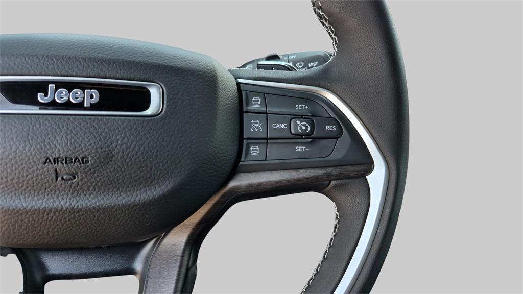 new 2025 Jeep Grand Cherokee car, priced at $54,084