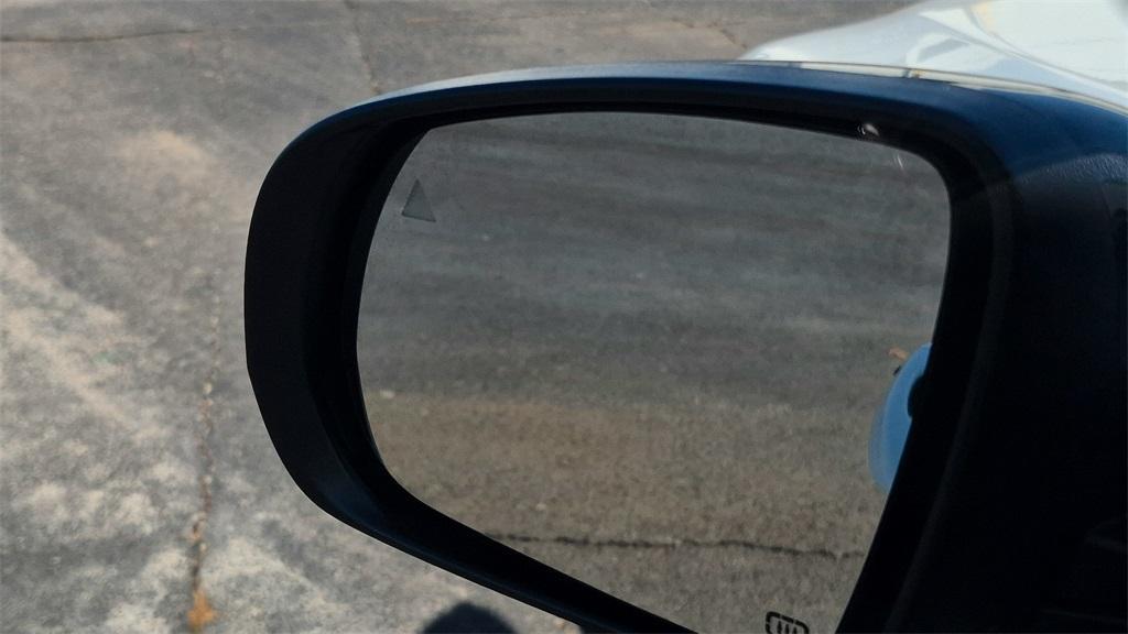 used 2023 Jeep Cherokee car, priced at $20,992