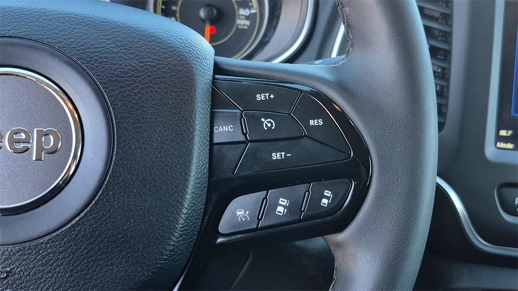 used 2023 Jeep Cherokee car, priced at $20,992