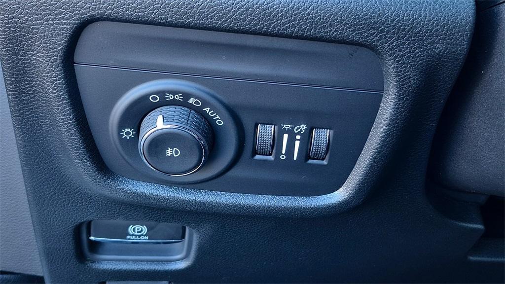 new 2025 Jeep Grand Cherokee car, priced at $52,965