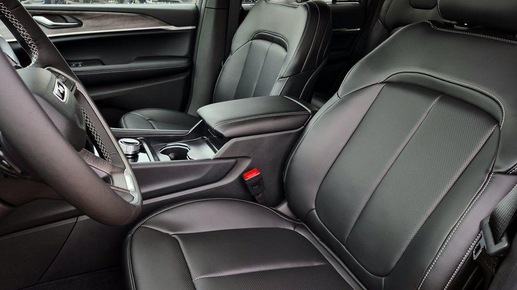 new 2025 Jeep Grand Cherokee car, priced at $52,249