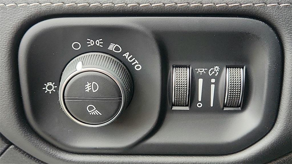 new 2025 Ram 1500 car, priced at $75,651