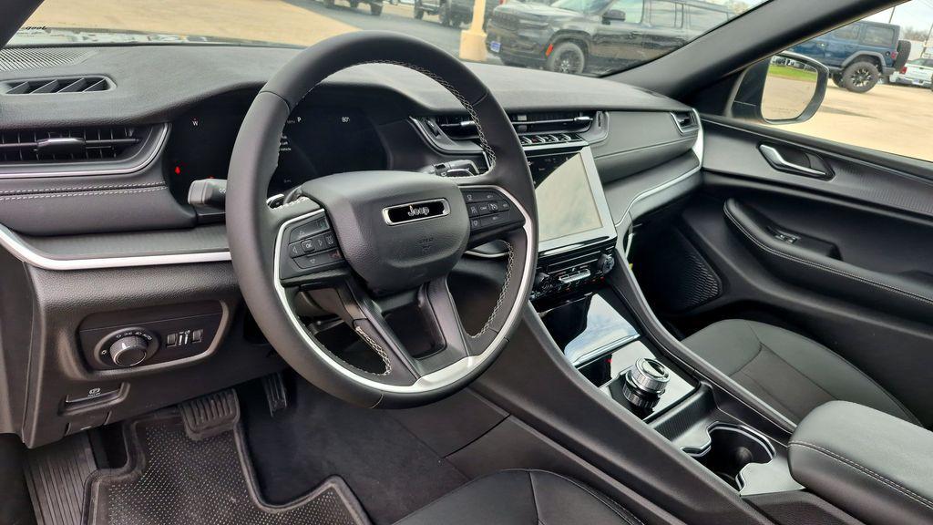 new 2026 Jeep Grand Cherokee car, priced at $40,294